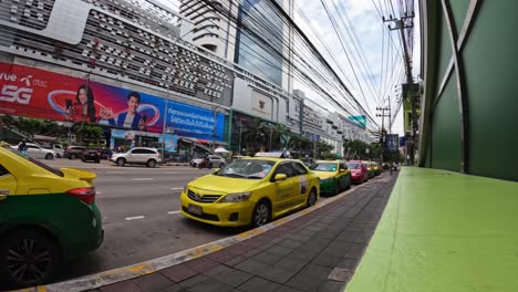 BKK-Taxi-Cars-Waiting-In-Line-To-Pick-Up-Passengers
