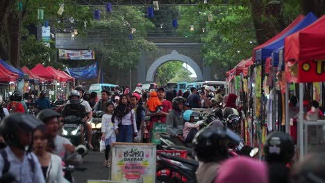 Scene-of-a-busy-street-in-Indonesia