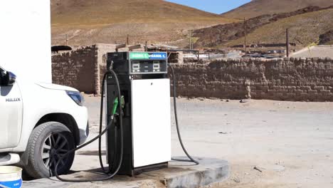 Gas-station-in-the-middle-of-the-desert-in-Argentina