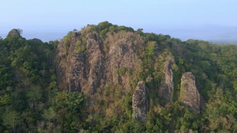 Vista-De-Pájaro-Del-Antiguo-Volcán-Nglangeran-En-Indonesia