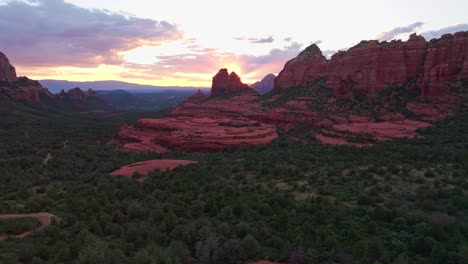 Sweeping-picturesque-vista-of-Merry-Go-Round-rock-Sedona-Arizona-at-sunset,-aerial-dolly