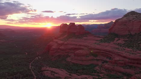 Drone-pull-away-above-Sedona-Arizona-hiking-trail-in-red-rock-southwest-country-to-Merry-Go-Round-rock