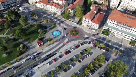 Descubriendo-La-Ciudad-De-Kastoria:-Imágenes-De-Drones-En-4k-En-Macedonia,-Grecia