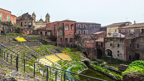 Zeitraffer-Des-überwucherten-Halbkreisförmigen-Römischen-Freilufttheaters-Von-Catania