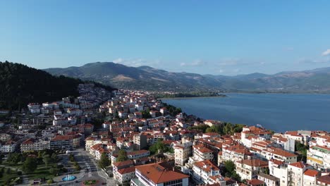 Lago-Orestiada-De-Kastoria-En-Gloria-4k-–-Vistas-De-Drones-–-Grecia,-Macedonia