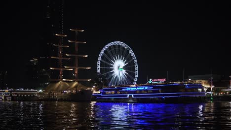 Eine-Nachtansicht-Des-Riesenrads-Und-Des-Asiatischen-Flussufers-Am-Chao-Phraya-Fluss-In-Bangkok