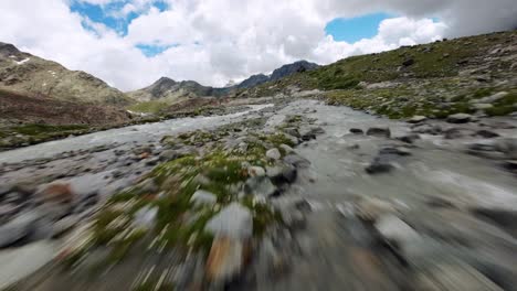 Freestyle-drone-flight-over-rough-and-rugged-terrain-of-Fellaria-glacier-in-Valmalenco,-Valtellina-in-Italy