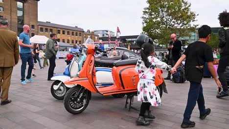 Klassische-Vespa,-London,-Vereinigtes-Königreich