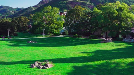 Paseo-De-Talfer,-También-Llamado-Paseo-Del-Muro-De-Agua,-Visto-Desde-Bolzano-Hacia-Sarntal