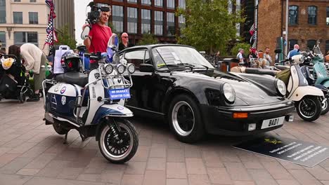 Classic-Porche-and-Vespa-near-Kings-Cross-and-St-Pancreas-Station,-London,-United-Kingdom