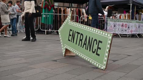 Entrance-to-Kings-Cross-and-St-Pancreas-Station,-London,-United-Kingdom