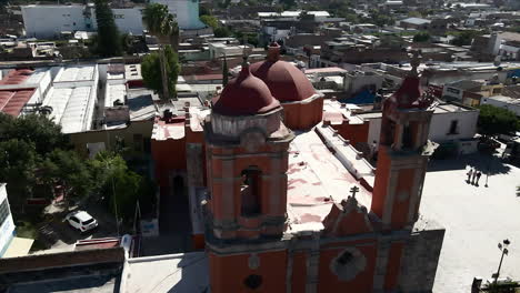 Fachada-De-La-Iglesia-Católica-De-San-Juan-De-Dios-En-León,-Guanajuato,-México