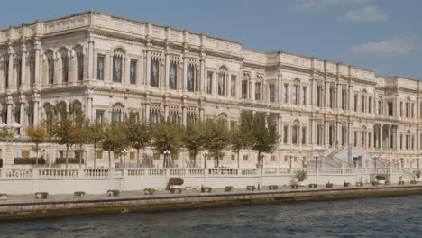 Palacio-Imperial-Otomano-Ciragan-Hotel-De-Lujo-Estrecho-Del-Bósforo