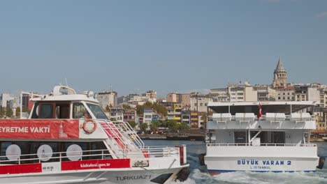 Concurridos-Ferrys-Crucero-Congestionado-Cuerno-De-Oro-Puente-De-Gálata-Eminonu