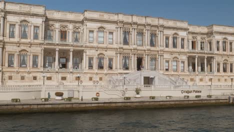 Exquisito-Palacio-Imperial-Ciragan-Hotel-De-Lujo-Estrecho-Del-Bósforo