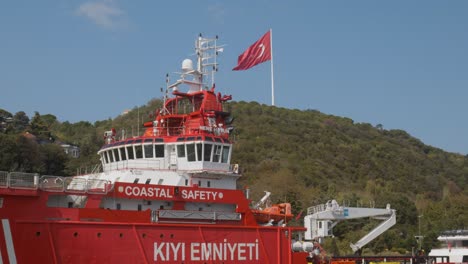 Türkisches-Lotsenboot-Bosporus-Küstensicherheitsschiff-Unter-Der-Nationalflagge