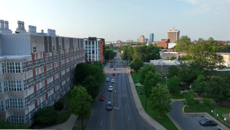 Logo-Der-University-Of-Kentucky-Auf-Der-überdachten-Überführung,-Die-Die-Gebäude-Des-College-Krankenhauses-Verbindet