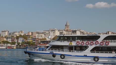 Concurridos-Ferrys-Cruceros-Congestionadas-Aguas-Eminonu-Cuerno-De-Oro-Galata