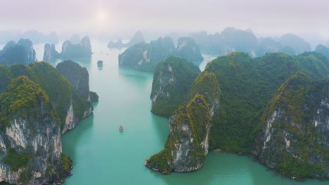 Vietnam-Halong-Bucht,-Luftaufnahme:-Atemberaubende-Meereslandschaft