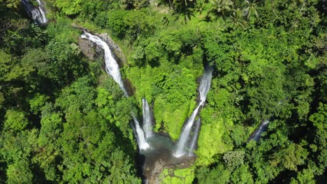 4K-Drohnenaufnahmen-Aus-Der-Luft:-Majestätische-Sekumpul--Und-Fidschi-Wasserfälle,-Singaraja,-Nordbali