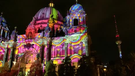 Berlín,-Alemania,-Catedral-De-Berlín,-Festival-De-Luces-Por-La-Noche-En-Octubre-De-2023