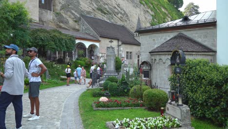 Tourists-Standing-in-St