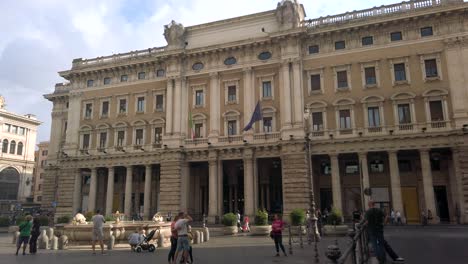 Die-Einkaufspassage-Galleria-Alberto-Sordi-In-Rom,-Italien,-Von-Außen-Gesehen