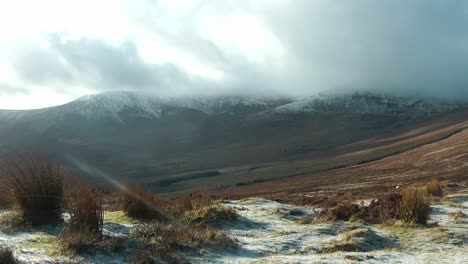 Comeragh-Mountains-Winter-low-clouds-over-snow-covered-hills-on-a-winter-afternoon