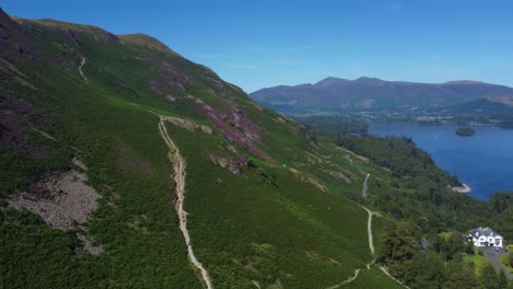 Aerial-4k-drone-video-in-the-Lake-District,-UK,-looking-towards-Derwent-Water,-Keswick-and-Skiddaw-mountain