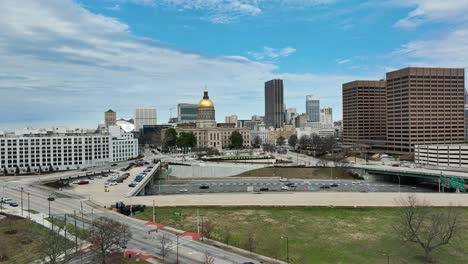 Approaching-drone-shot-showing-traffic-and-famous-Georgia-Capitol-Museum-during-sunny-day-in-Atlanta