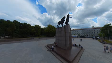 Monument-to-Grand-Duke-Gediminas-in-Vilnius,-Lithuania