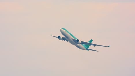 Close-up-of-an-Aer-Lingus-aircraft-taking-off-and-making-a-turn