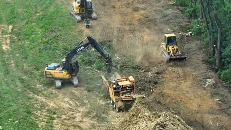 Heavy-machinery-working-in-logging-operation