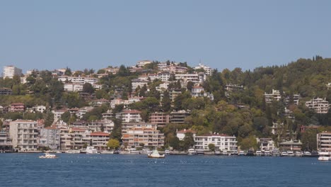 Waterfront-properties-wealthy-neighbourhood-along-Bosphorus-Strait