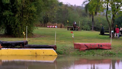 Panoramic-view-of-a-rider-on-horseback-in-a-cross-country-race