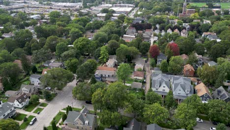 Hochauflösendes-4K-Panorama-Drohnenluftbild-Des-Wunderschönen-Vororts-Von-Chicago-–-Evanston,-Dem-Ort-Der-Northwestern-University