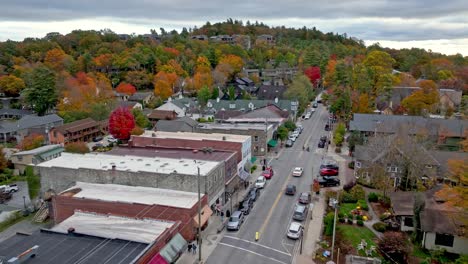 aerial-push-in-in-fall-and-autumn-into-main-street-in-blowing-rock-nc,-north-carolina