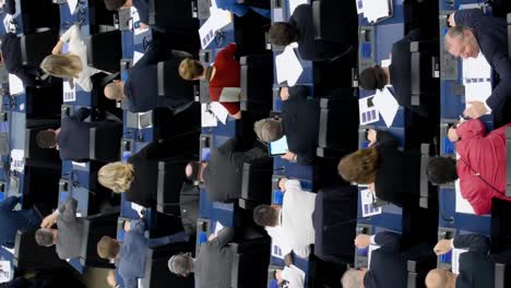 Vertikales-Video-Der-Abstimmung-Des-Europäischen-Parlaments-Während-Der-EU-Plenarsitzung-In-Straßburg,-Frankreich