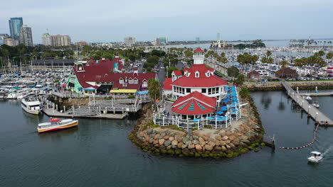 Aerial-view-toward-the-Parkers'-Lighthouse-restaurant,-in-cloudy-Long-beach,-LA