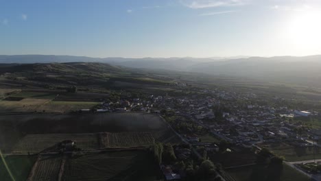 Faszinierende-Schönheit-Von-Kastoria:-Dorf-Pentavriso-In-4K-Drohnenaufnahmen-Aus-Der-Luft