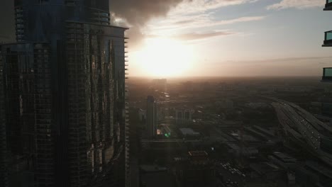 Miami-Luftaufnahme-Der-Skyline-In-Der-Innenstadt-Bei-Sonnenuntergang