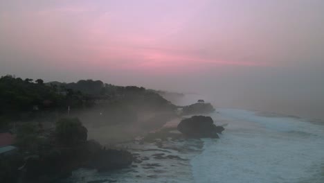 Vogelperspektive-Des-Fluges-über-Den-Kukup-Strand-In-Wonosari,-Indonesien-Im-Morgengrauen