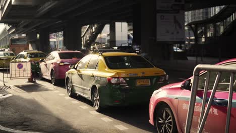 Thai-Taxi-Cabs-Waiting-In-A-Queue-To-Pick-Up-Passengers-From-Bangkok's-Mass-Transit-Station