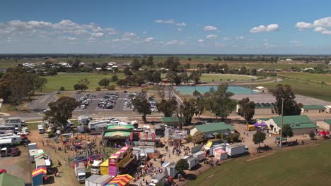 Yarrawonga,-Victoria,-Australia---7-De-Octubre-De-2023:-Vista-Aérea-Del-área-De-Diversión-Y-Comida-Del-Espectáculo-Yarrawonga-En-Victoria-Australia