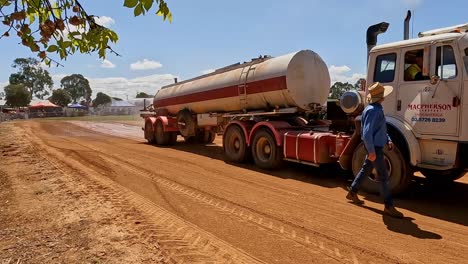 Yarrawonga,-Victoria,-Australia---7-October-2023:-Articulated-water-tanker-spraying-the-track-at-the-Yarrawonga-Show-tractor-pull-in-Victoria-Australia