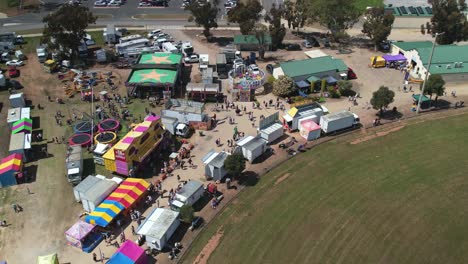 Yarrawonga,-Victoria,-Australia---7-De-Octubre-De-2023:-Descenso-Aéreo-Sobre-Las-Atracciones-En-El-Espectáculo-Yarrawonga-En-Victoria-Australia