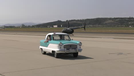 Coches-Llegando-En-Desfile