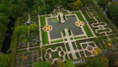 órbita-Sobre-El-Jardín-Y-Parque-De-Diseño-Barroco-En-Limburgo,-Países-Bajos