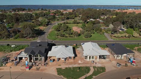 Yarrawonga,-Victoria,-Australia---21-September-2023:-Aerial-of-a-row-of-newly-built-houses-in-the-Silverwoods-Estate-at-Yarrawonga-Victoria-Australia