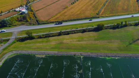 Hermosa-Vista-Aérea-Con-Drones-Del-Sistema-De-Tratamiento-De-Aguas-Residuales-En-Canadá.